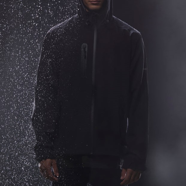 Fungsports Unveils Advanced Men’s Waterproof Jacket, Redefining Protection for the Modern Explorer